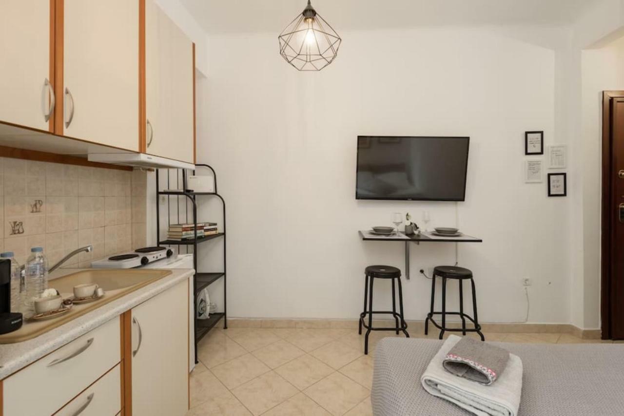 Central Studio! Fiber Wifi, Ac, Private, Self Check-In! Салоніки Екстер'єр фото