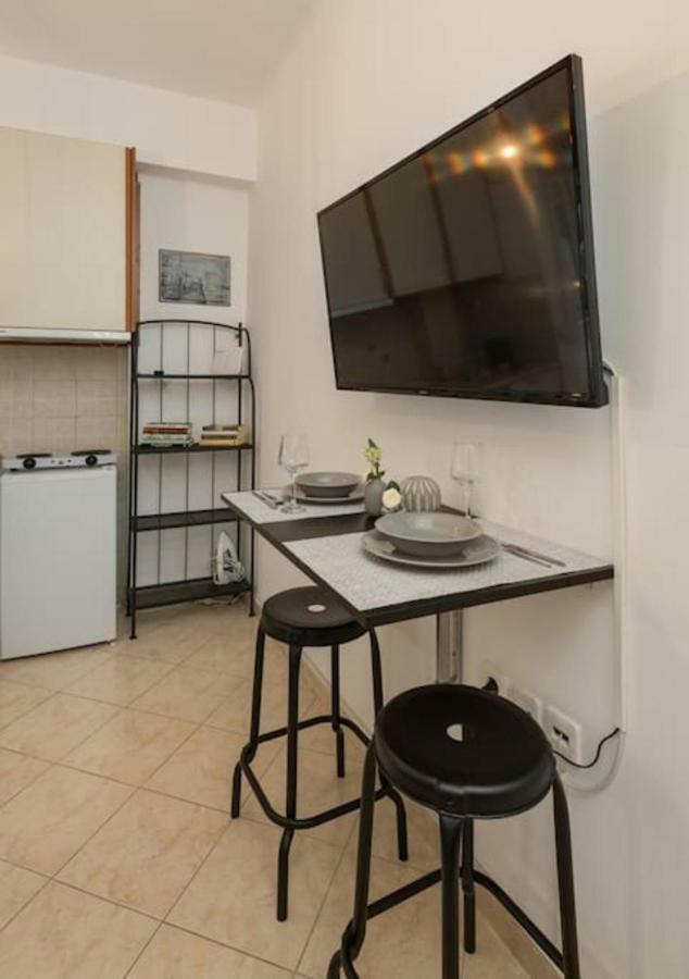 Central Studio! Fiber Wifi, Ac, Private, Self Check-In! Салоніки Екстер'єр фото